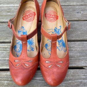 Brako Women's Orange Mary Jane Pump Size 7.5 (38) In Excellent Condition
